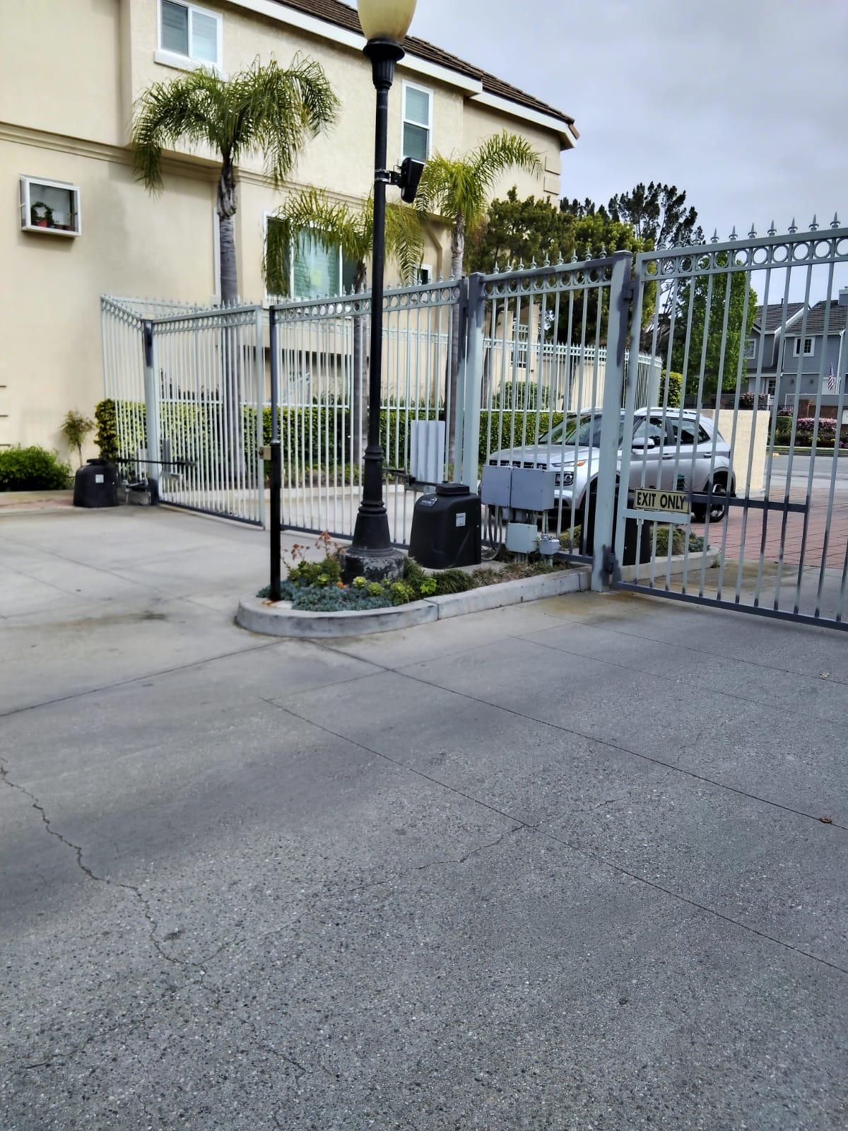 Driveway Gate Repair project photo