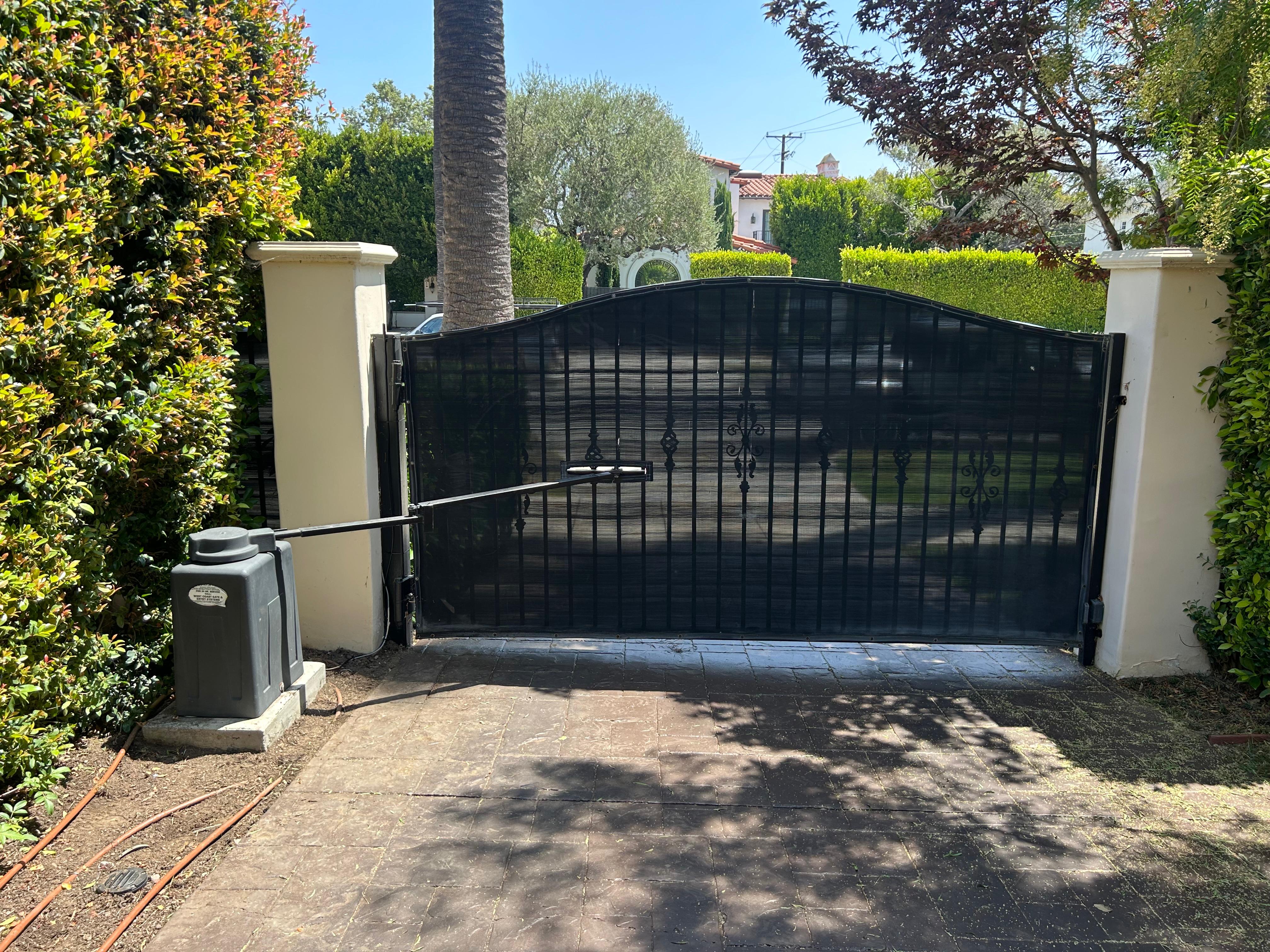 Driveway Gate Repair project photo