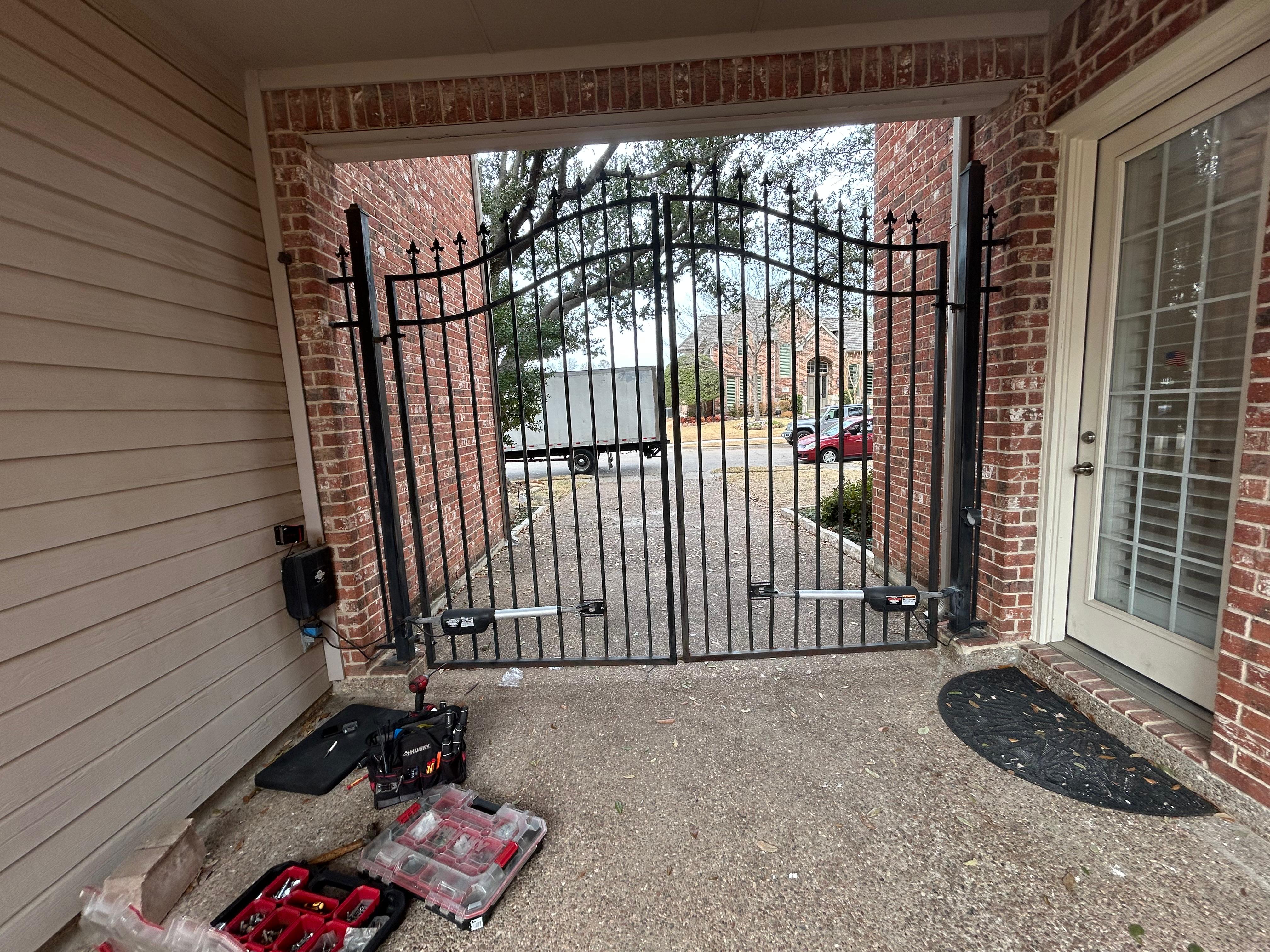Driveway Gate Repair project photo
