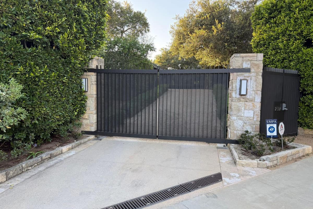 Gate repair work