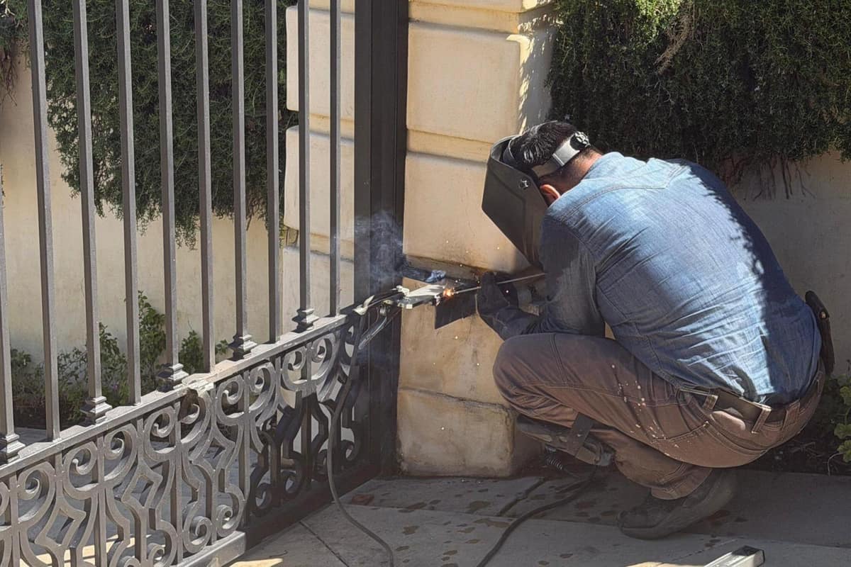 Gate repair work
