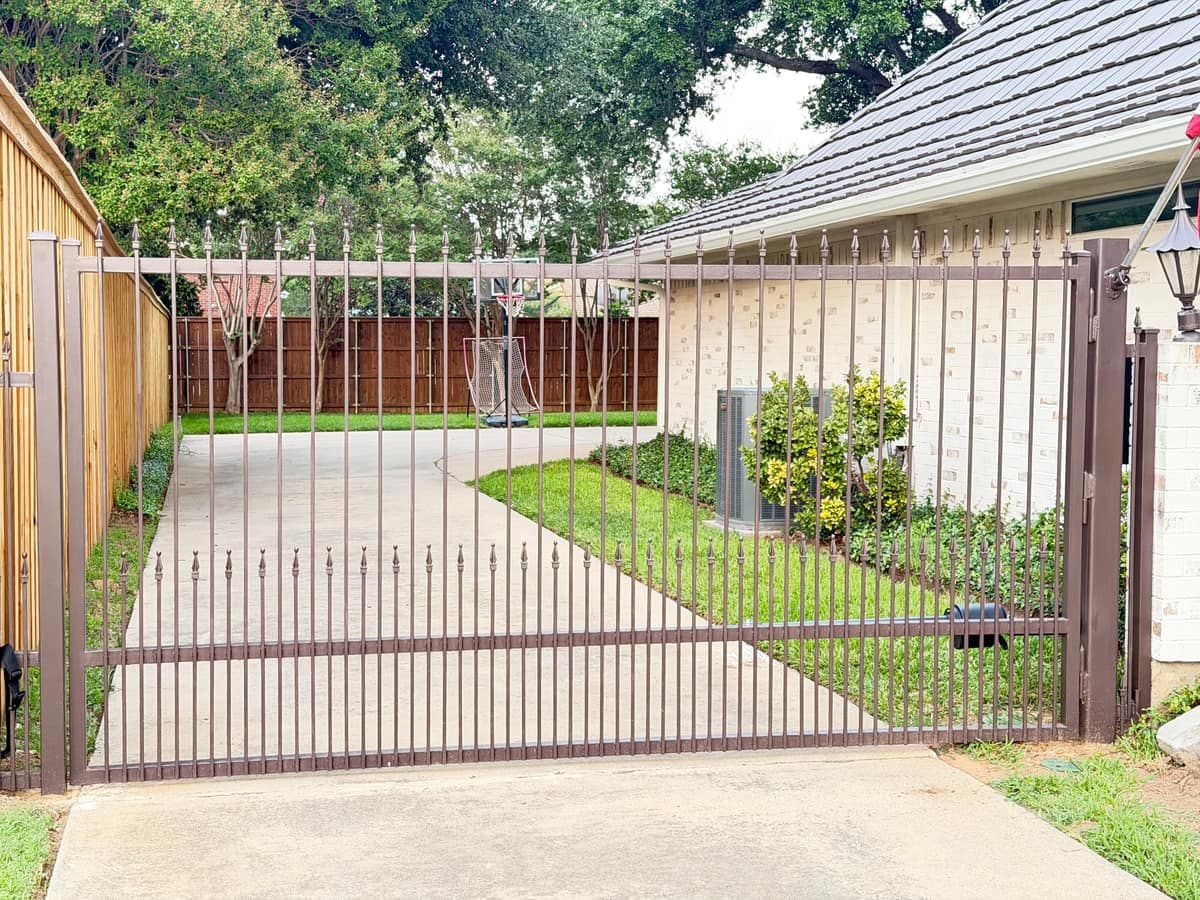 Gate repair work